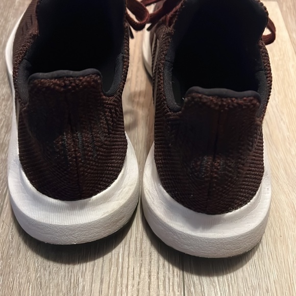 ADIDAS SWIFT RUN - Picture 5 of 10